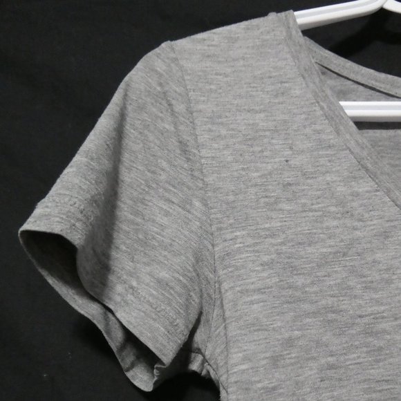 NOLLIE medium V-neck tee, EUC - Picture 3 of 10